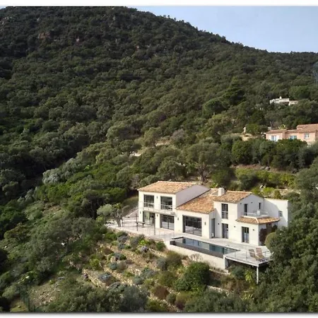 Bouvreuila Avec Vue Sensationnelle Sur La * Cavalaire-sur-Mer